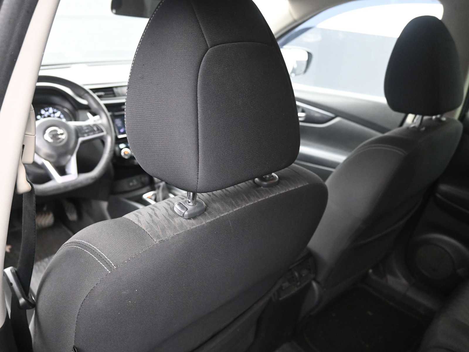 Used 2020 Nissan Rogue SV image 16