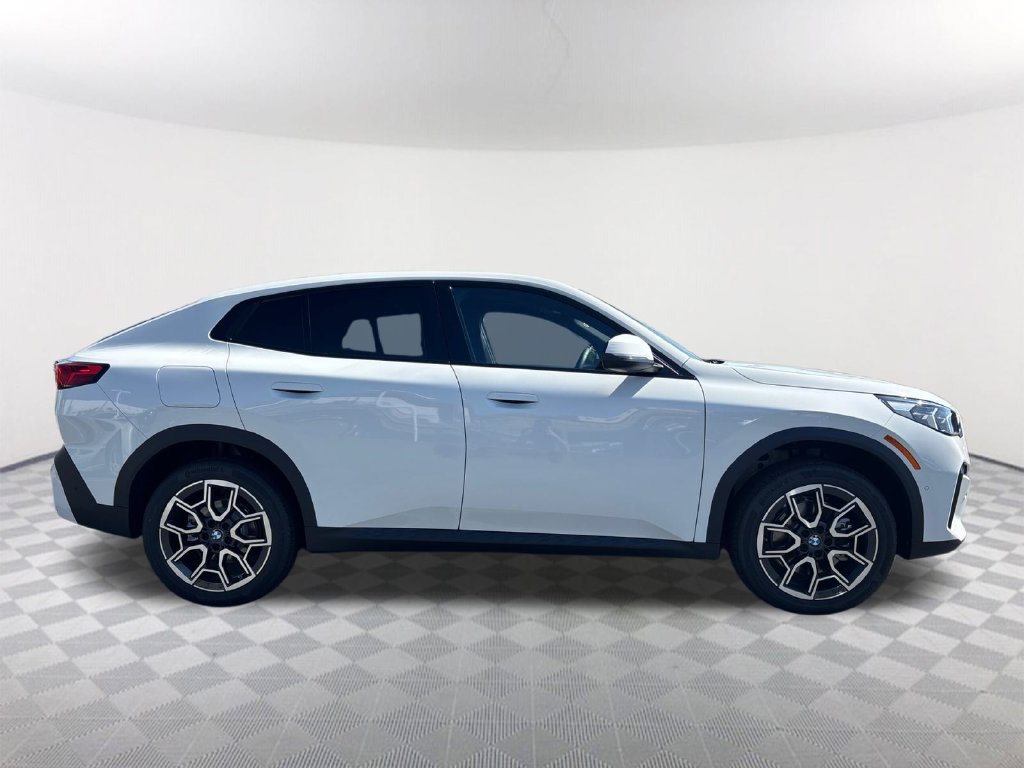New 2026 BMW X2 xDrive28i AWD/4WD image 3
