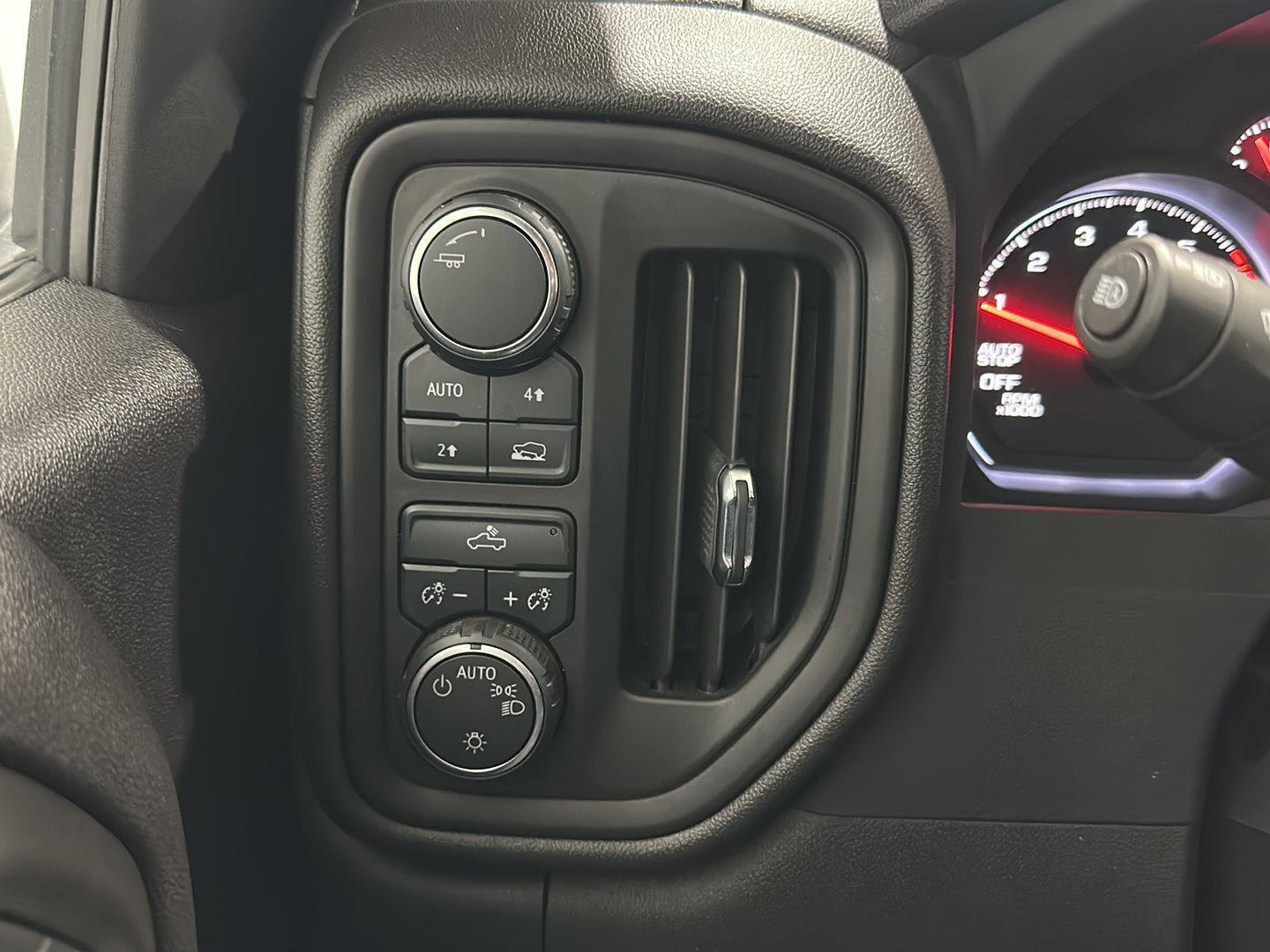 Used 2024 Chevrolet Silverado 1500 Custom image 15