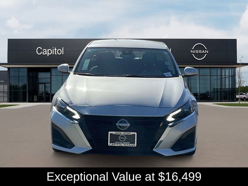 Used 2023 Nissan Altima 2.5 SV image 2