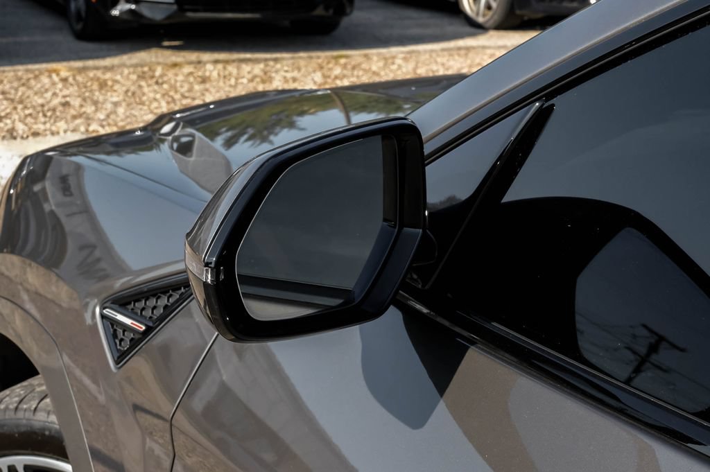 Used 2025 Lamborghini Urus SE AWD/4WD image 47