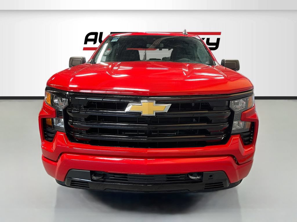 Used 2023 Chevrolet Silverado 1500 Custom AWD/4WD image 2