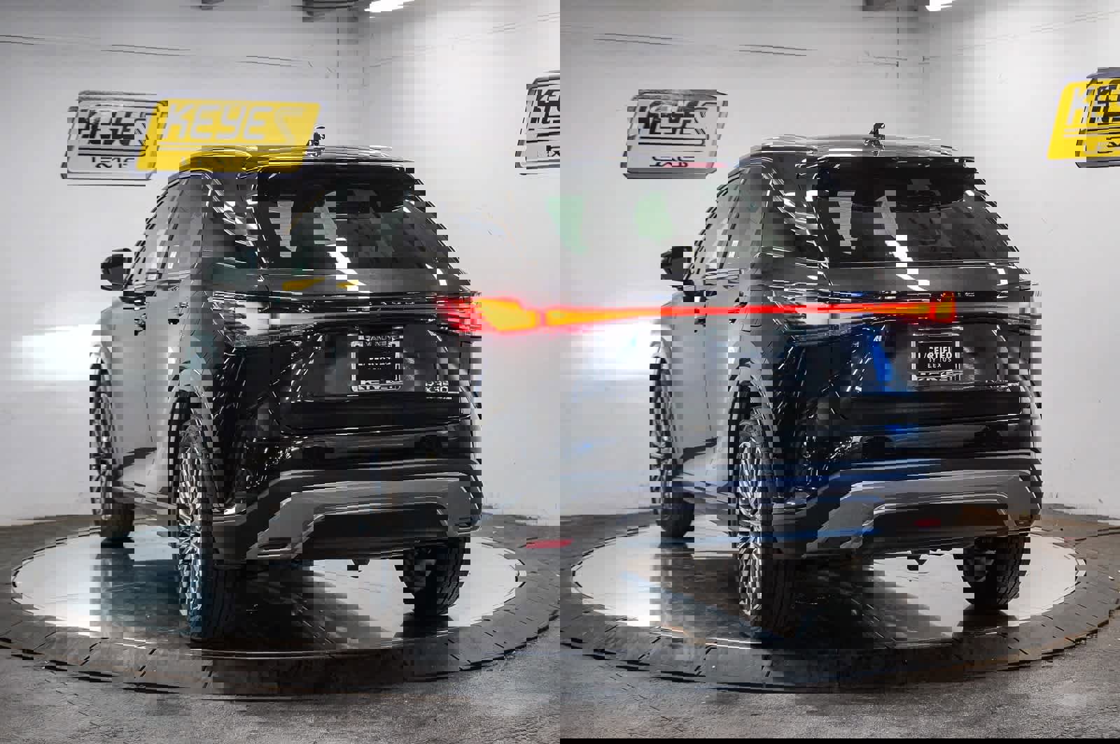 Used 2024 Lexus RX 350 FWD image 2