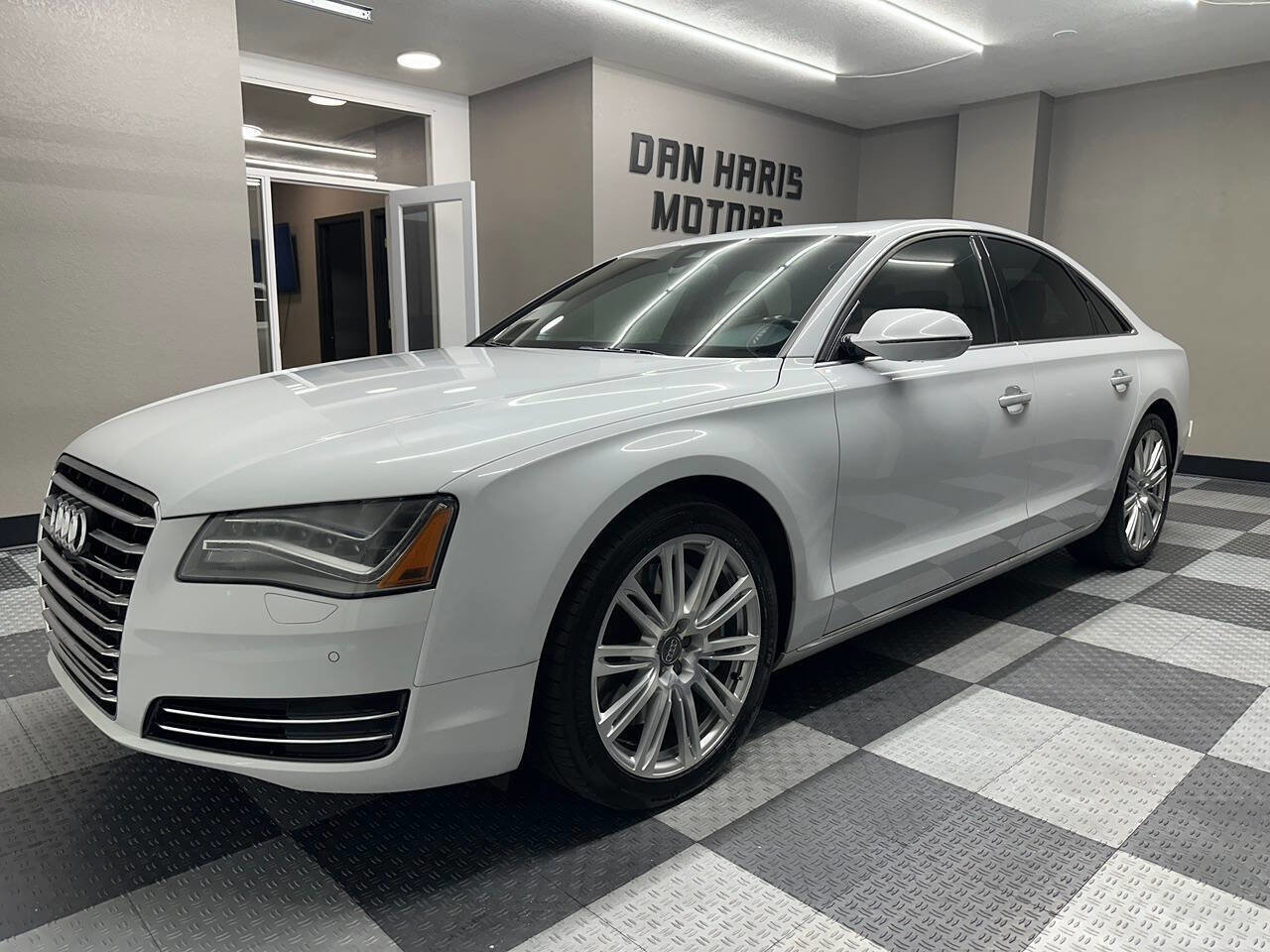 Used 2013 Audi A8 4.0T w/ Convenience Pkg image 2