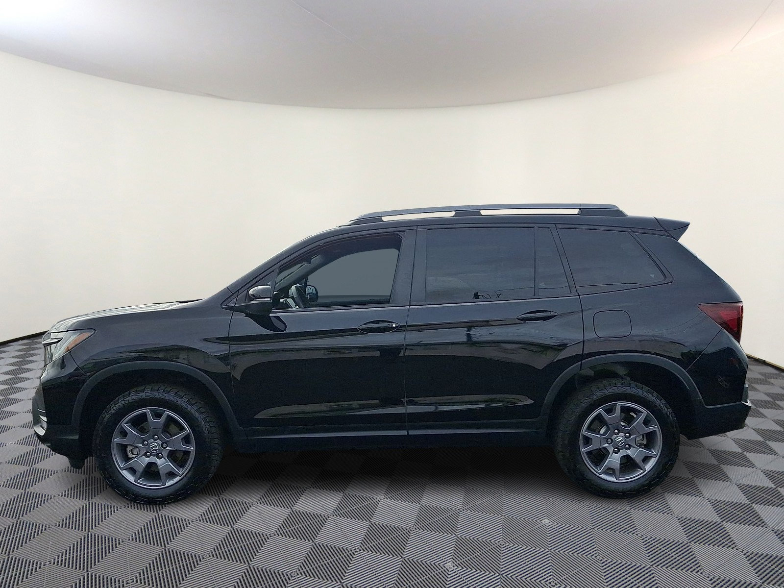 Used 2025 Honda Passport TrailSport image 4
