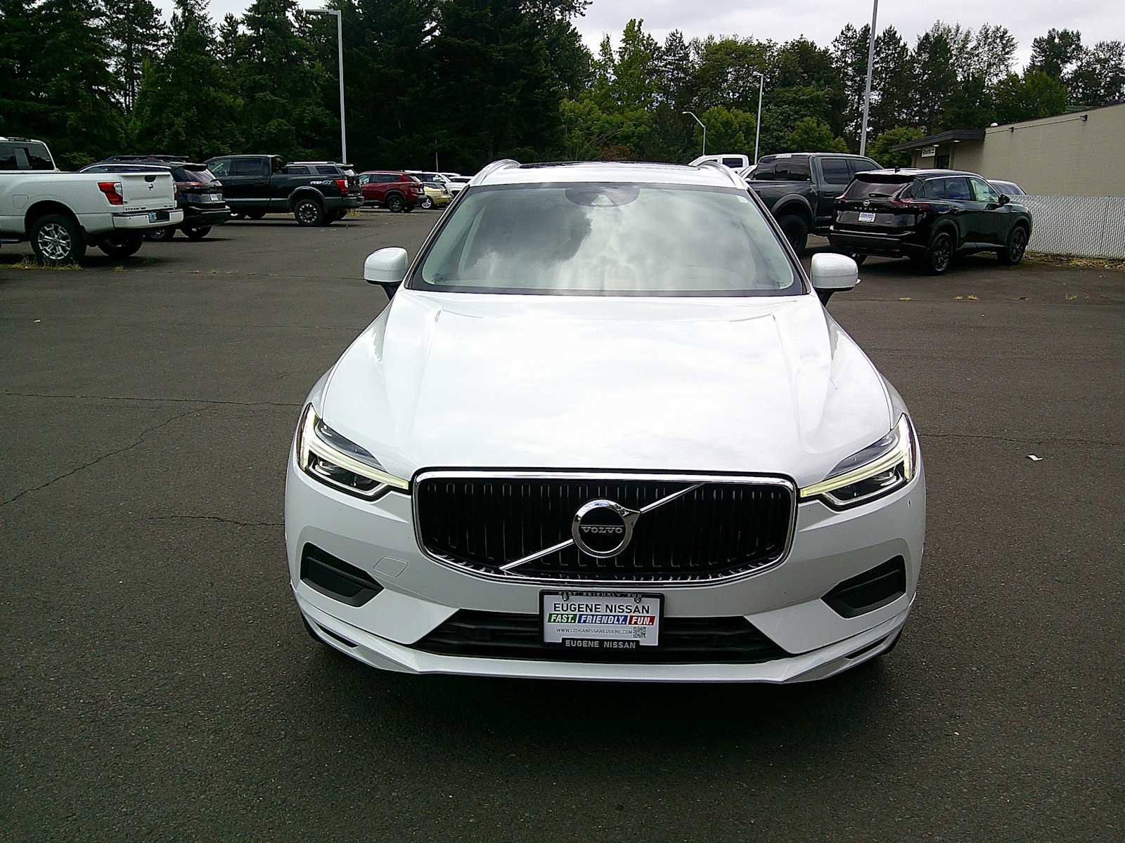 Used 2019 Volvo XC60 T5 Momentum w/ Premium Package AWD/4WD image 8