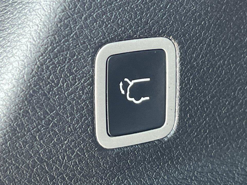 Used 2023 Chrysler Pacifica Touring FWD image 32