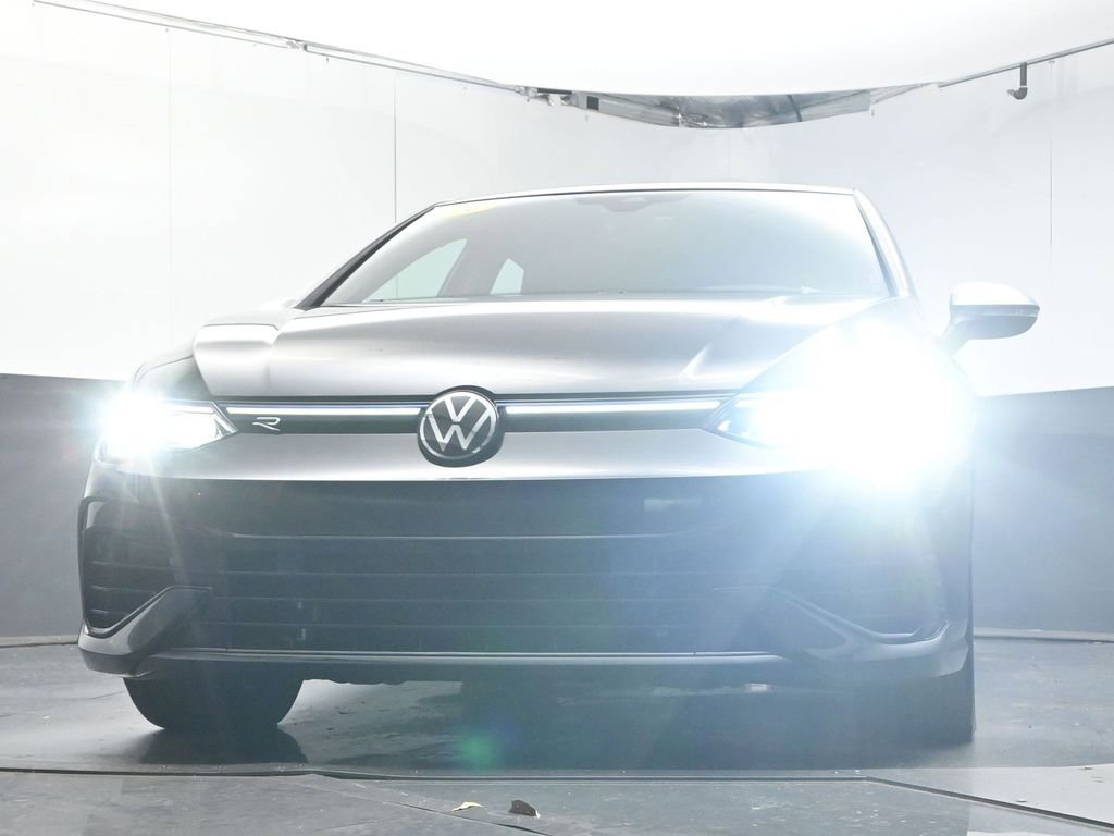 Used 2024 Volkswagen Golf R image 32
