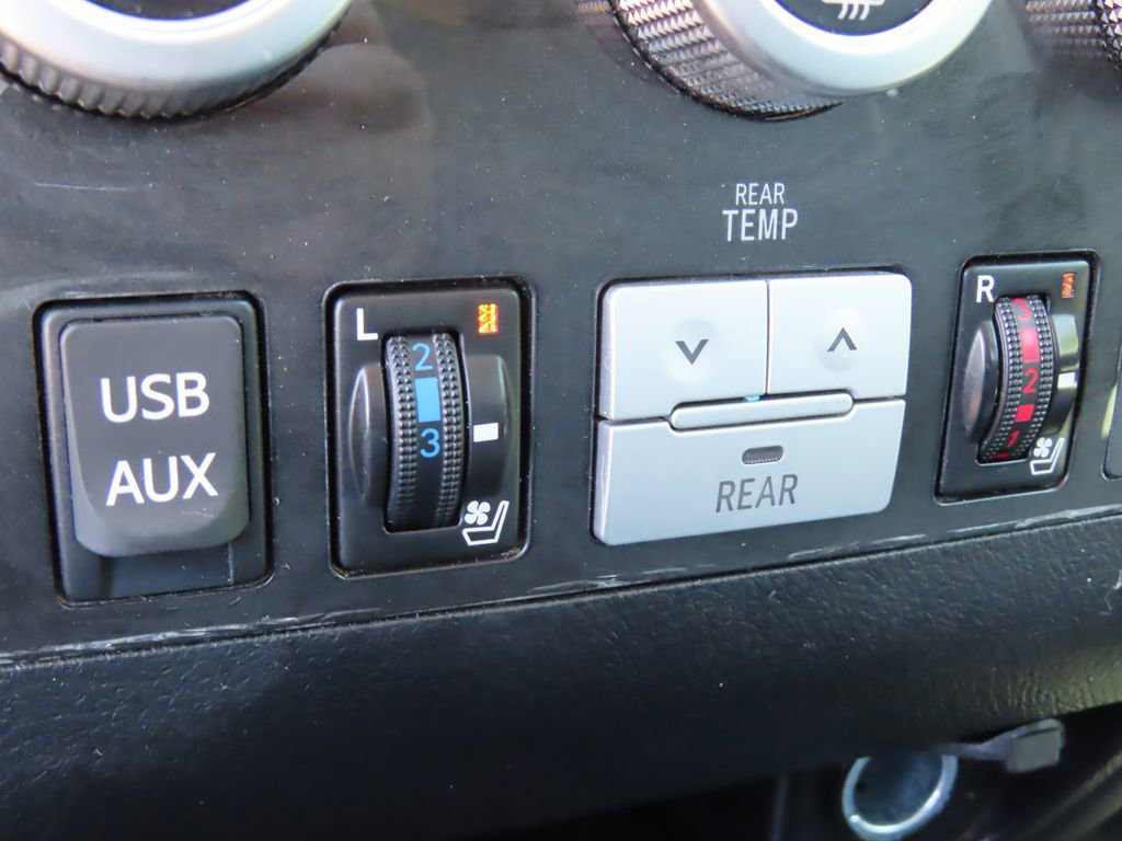 Used 2013 Toyota Sequoia Platinum AWD/4WD image 10