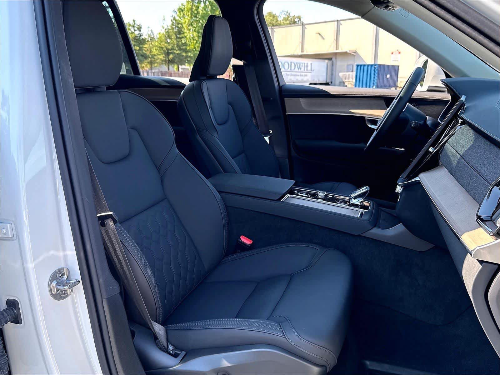 Used 2026 Volvo XC90 B5 Plus w/ Protection Package AWD/4WD image 10