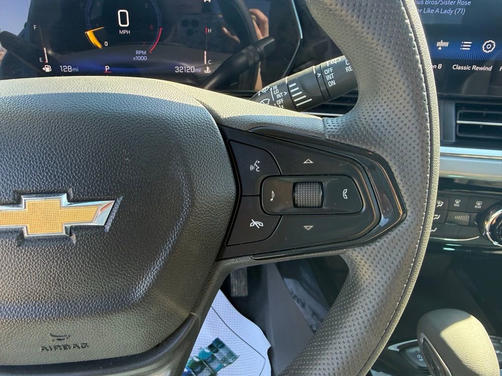 Used 2025 Chevrolet Trax LT image 29