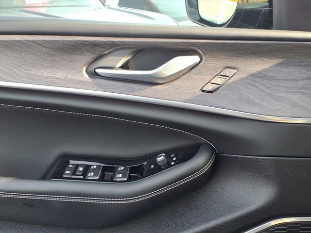 Used 2023 Jeep Grand Cherokee Overland image 23