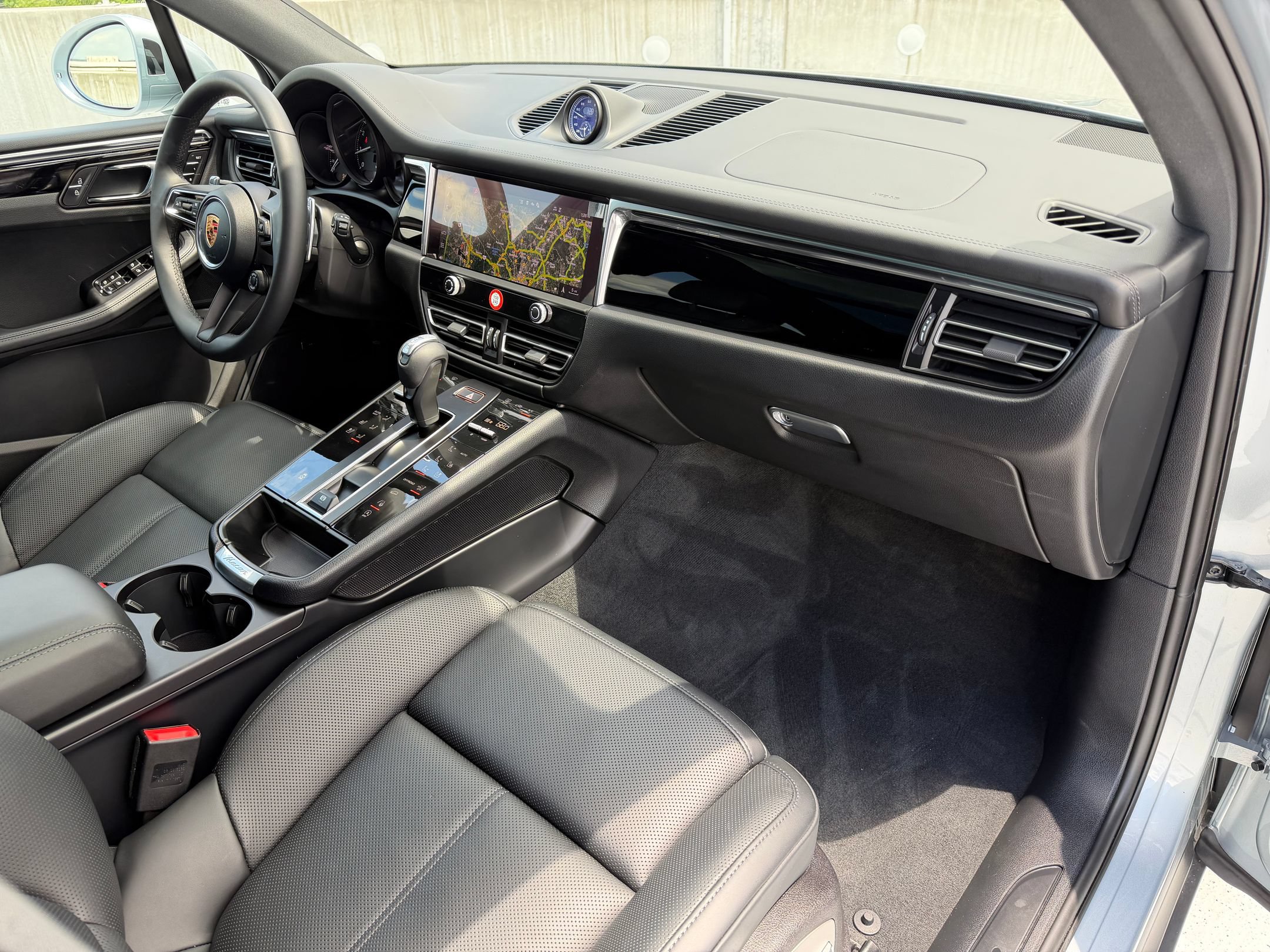 Certified 2026 Porsche Macan AWD/4WD image 16