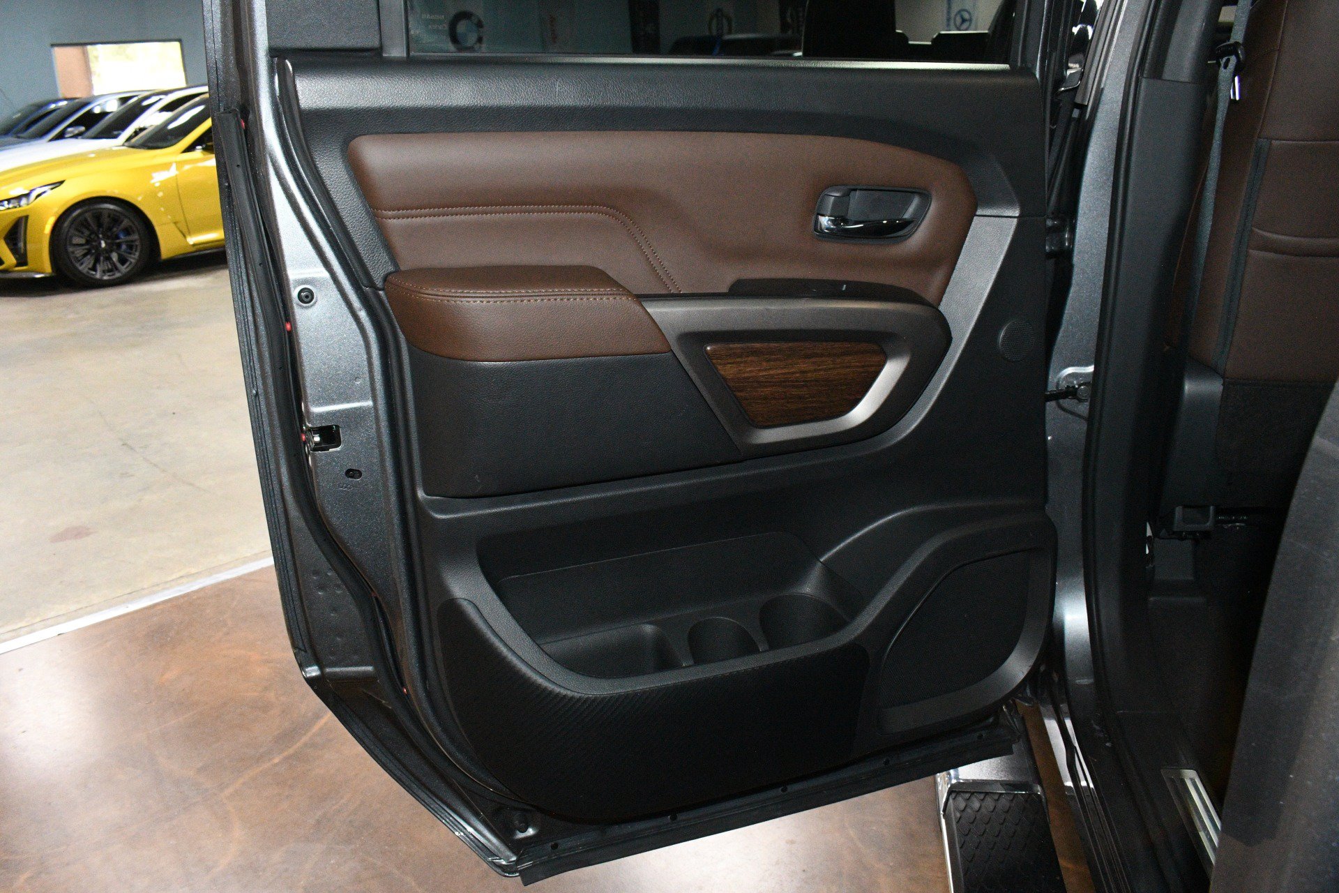 Used 2023 Nissan Titan Platinum Reserve w/ Moonroof Package AWD/4WD image 43