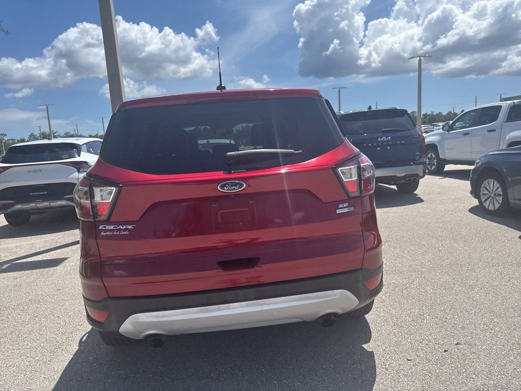 Used 2017 Ford Escape SE w/ SE Cold Weather Package AWD/4WD image 7