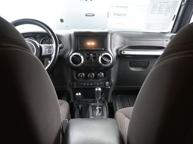 Used 2017 Jeep Wrangler Sahara w/ Connectivity Group image 21