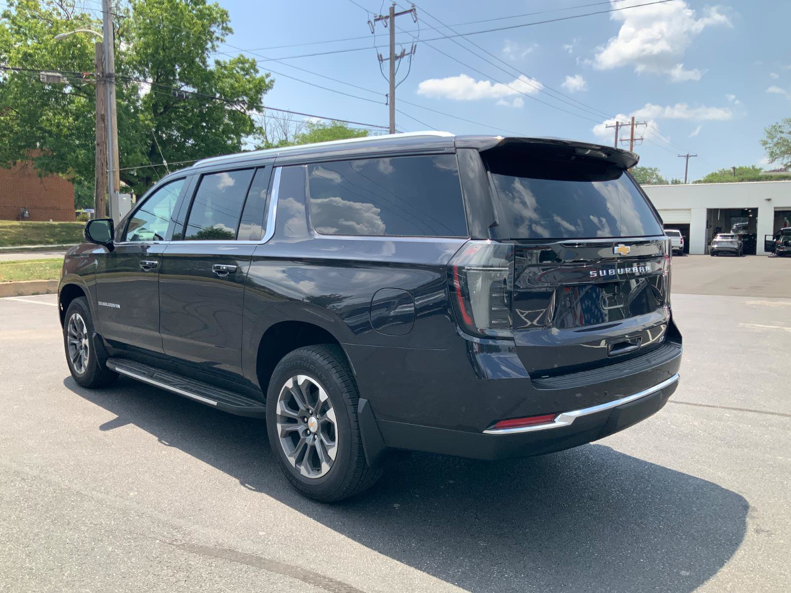 New 2026 Chevrolet Suburban LT w/ Comfort Package AWD/4WD image 5