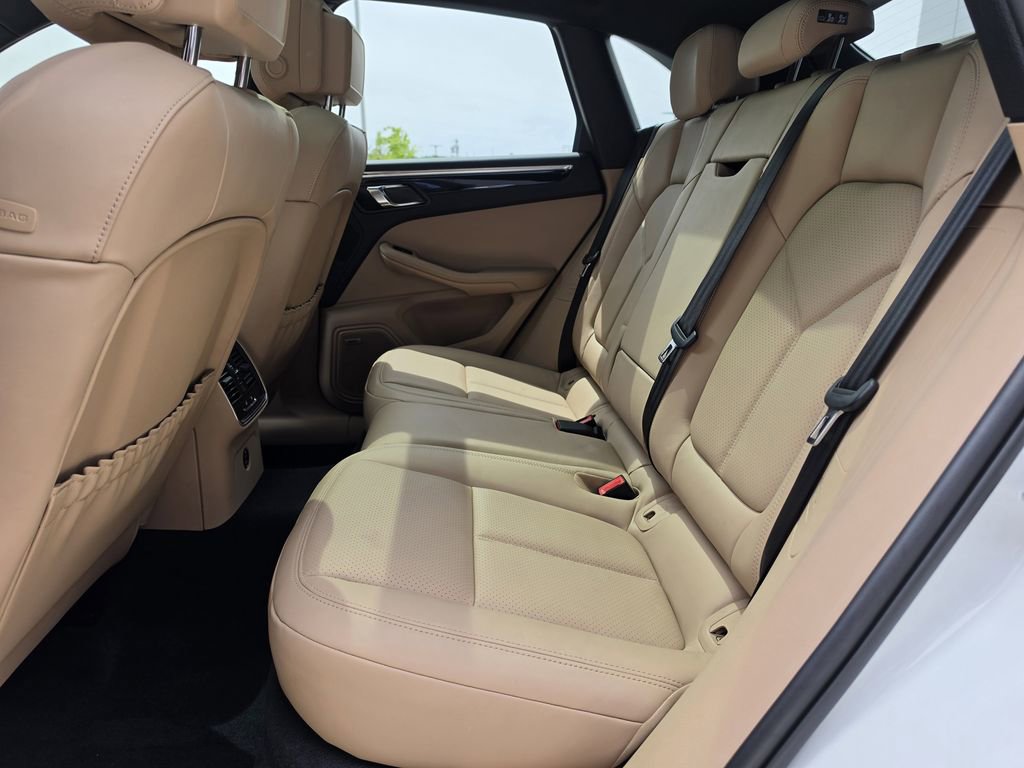 Certified 2025 Porsche Macan image 21