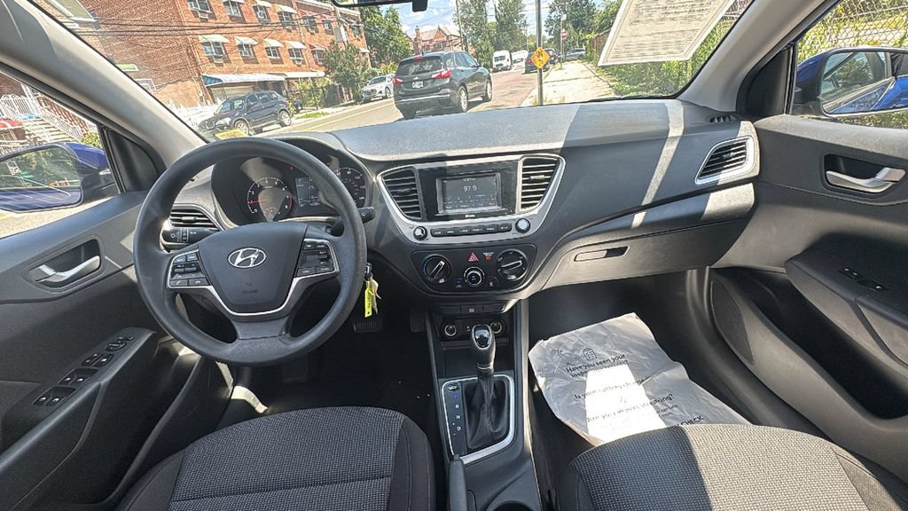 Used 2022 Hyundai Accent SE w/ Cargo Package FWD image 28