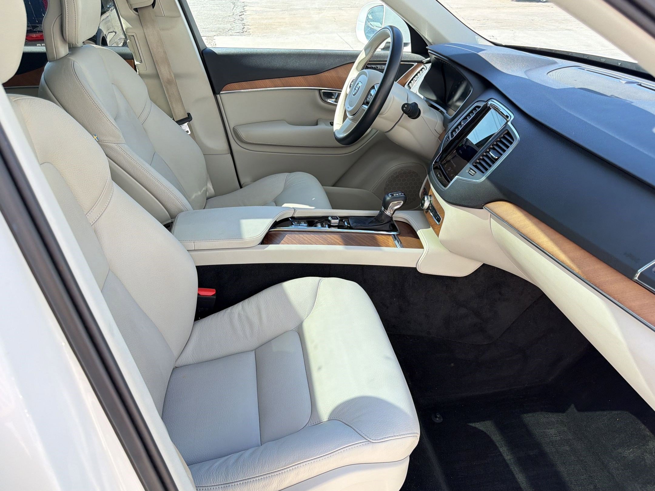 Used 2021 Volvo XC90 T6 Momentum w/ Climate Package AWD/4WD image 30