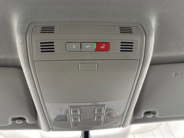 Used 2021 Volkswagen Tiguan SE image 21