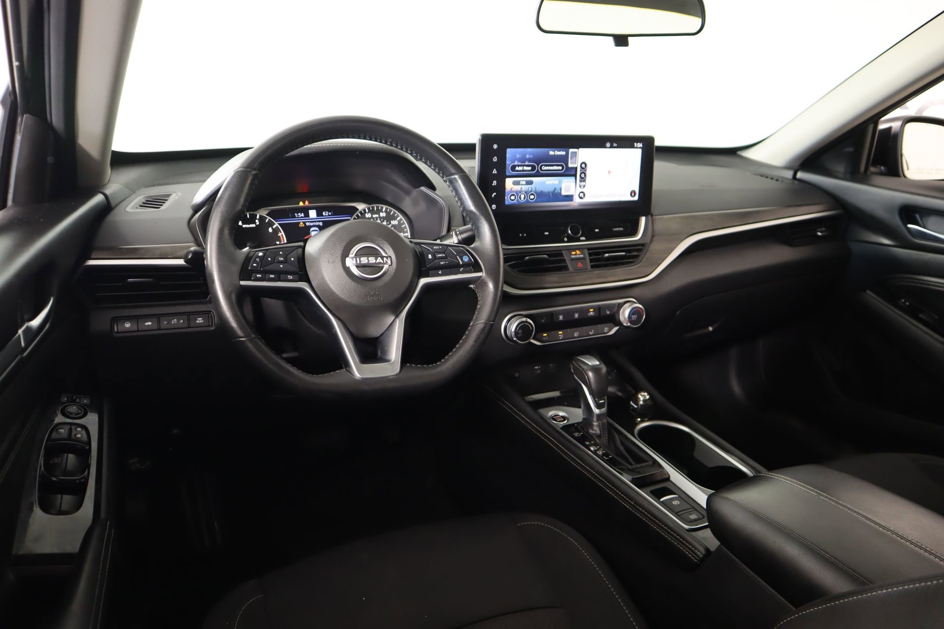 Used 2023 Nissan Altima 2.5 SV w/ SV Premium Package image 2