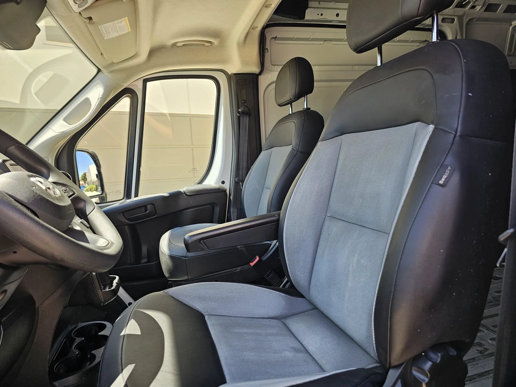 Used 2025 RAM ProMaster 2500 w/ Convenience Group FWD image 15