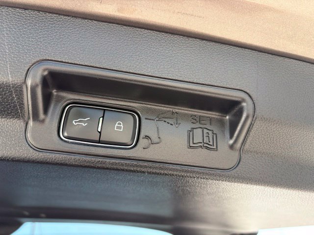 Used 2021 Ford Explorer XLT w/ Equipment Group 202A AWD/4WD image 33