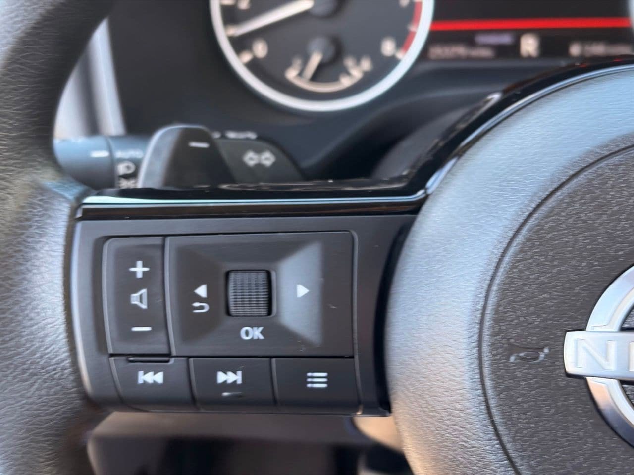 Certified 2022 Nissan Rogue SV FWD image 28