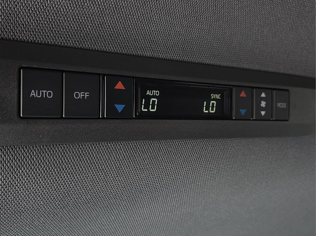 Used 2023 Toyota Sienna XSE FWD image 12