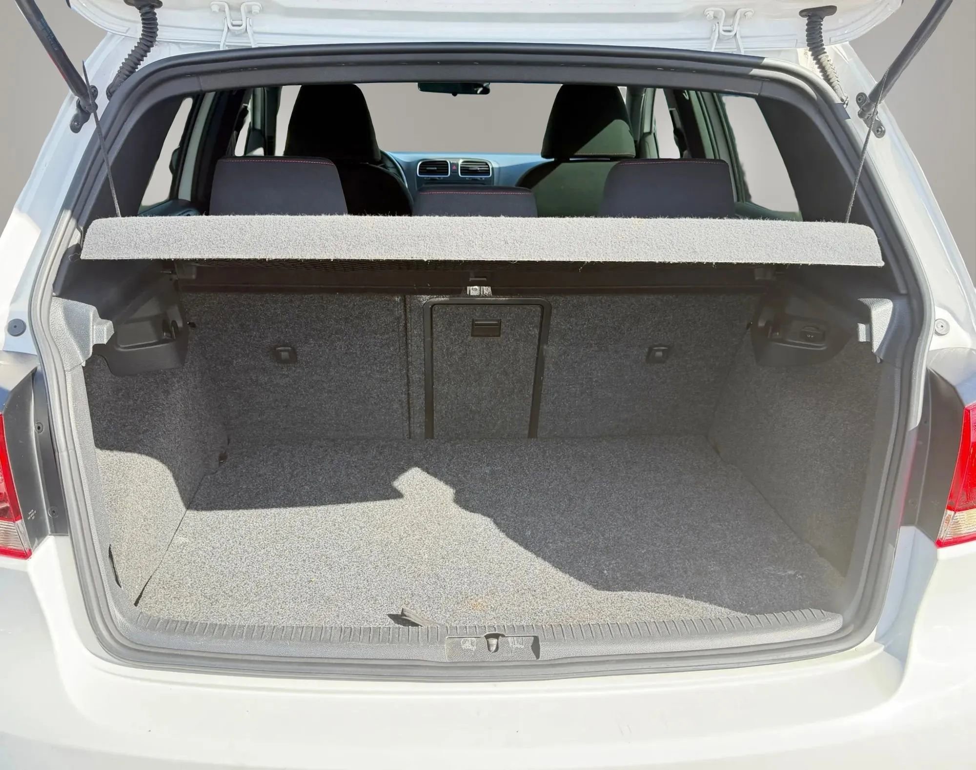 Used 2011 Volkswagen Golf 4-Door image 7