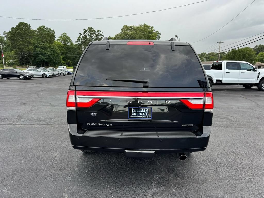 Used 2015 Lincoln Navigator 4WD image 7