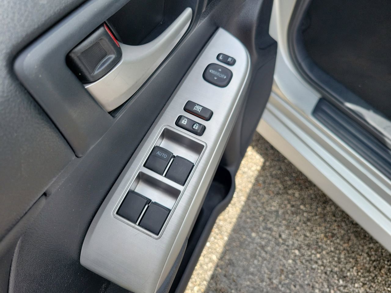 Used 2014 Toyota Camry SE w/ Fleet Convenience Package image 12