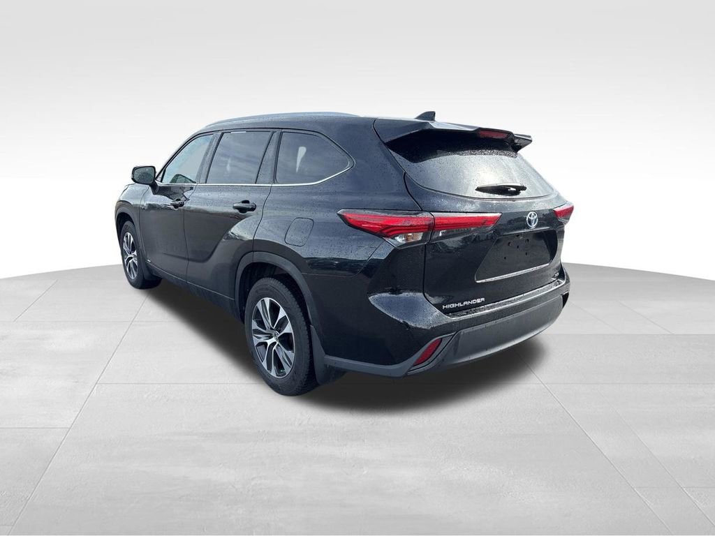 Used 2022 Toyota Highlander XLE image 10