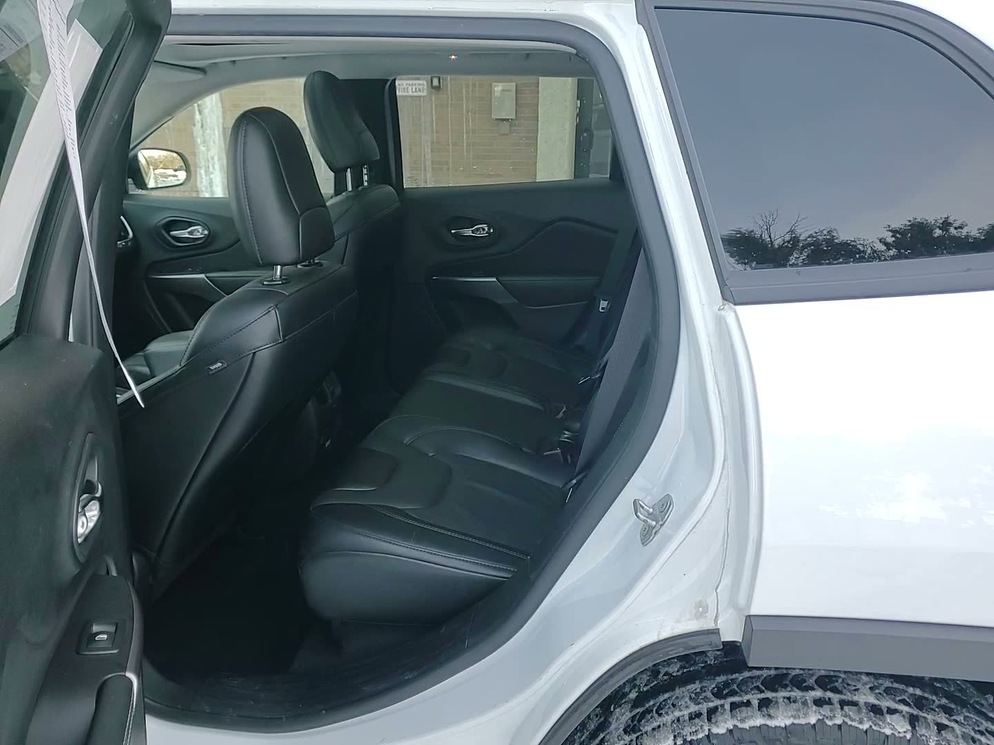 Used 2022 Jeep Cherokee Limited AWD/4WD image 16
