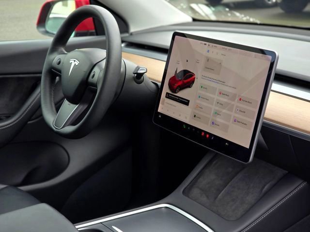 Used 2021 Tesla Model Y Long Range image 17