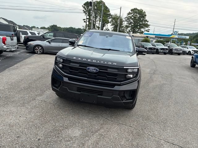 Used 2025 Ford Expedition Active AWD/4WD image 6