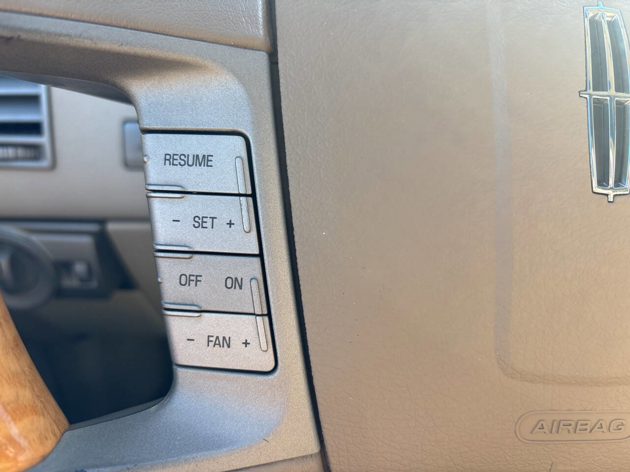 Used 2007 Lincoln MKX Base AWD 4dr SUV image 34