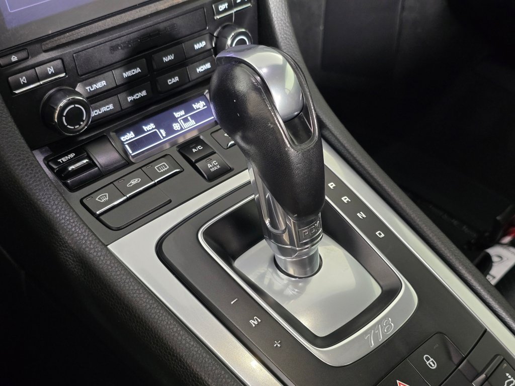 Used 2018 Porsche 718 Cayman RWD image 21