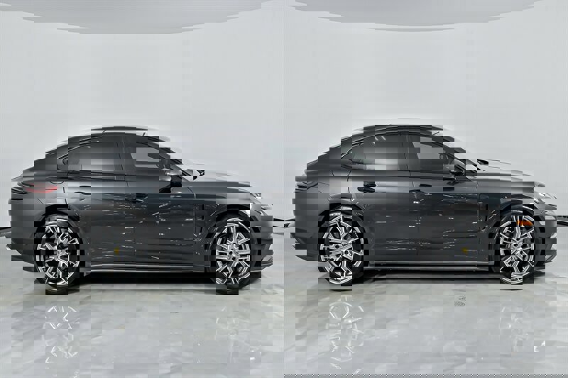 Used 2018 Porsche Panamera 4S image 13