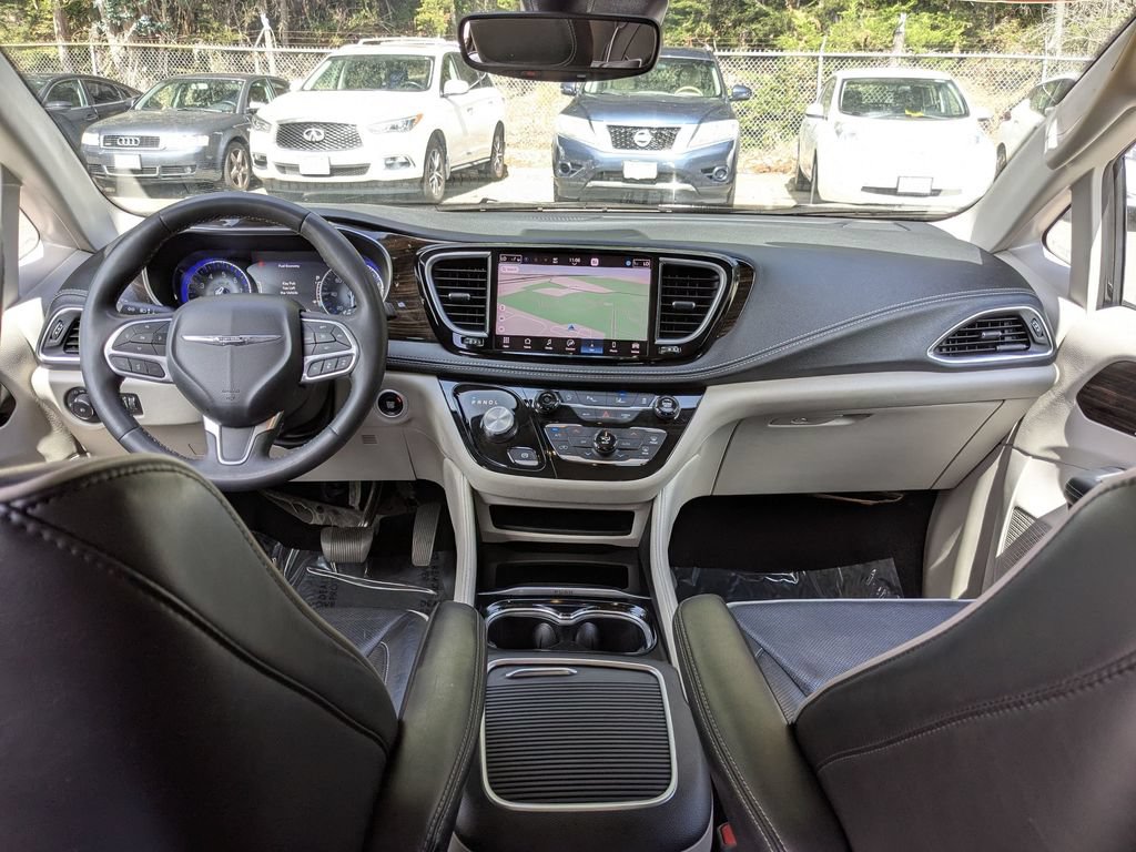 Used 2023 Chrysler Pacifica Limited FWD image 24