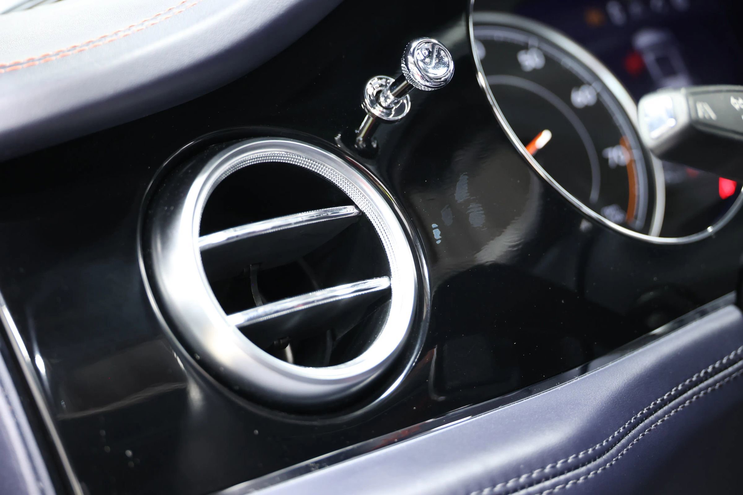 Used 2019 Bentley Bentayga AWD/4WD image 23