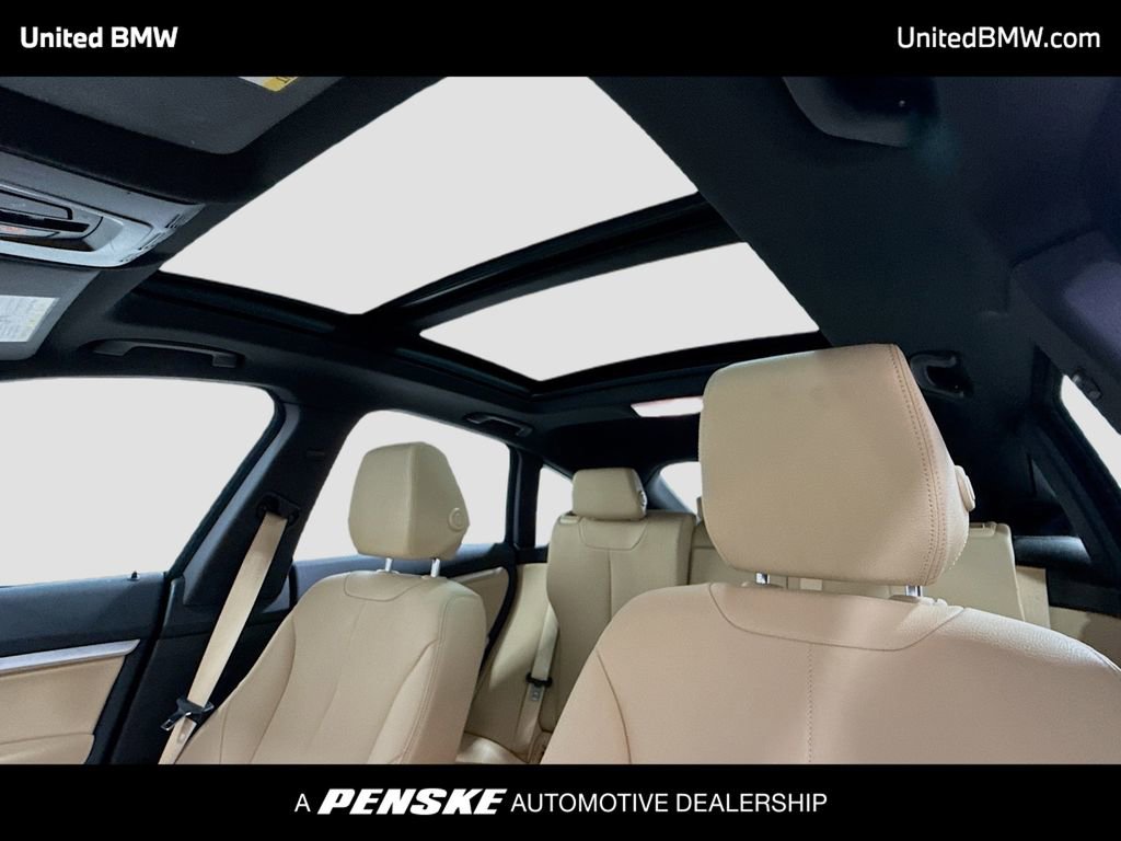 Used 2018 BMW 330i Gran Turismo xDrive image 12