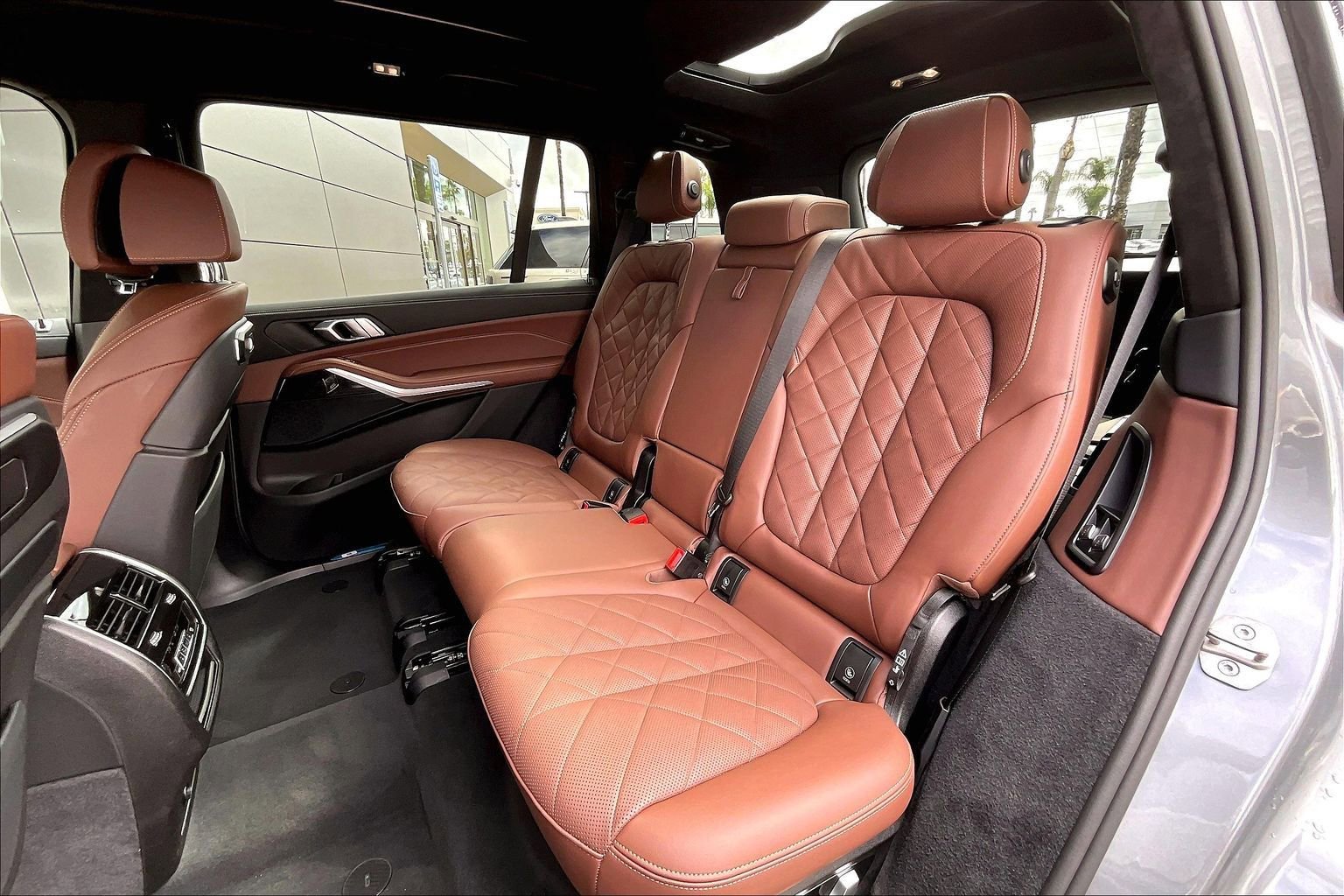 Used 2025 BMW X7 xDrive40i w/ M Sport Package image 26