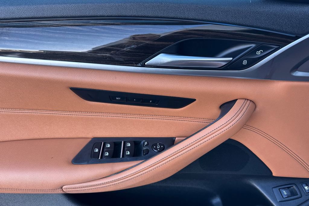 Used 2023 BMW 530e w/ Convenience Package image 10