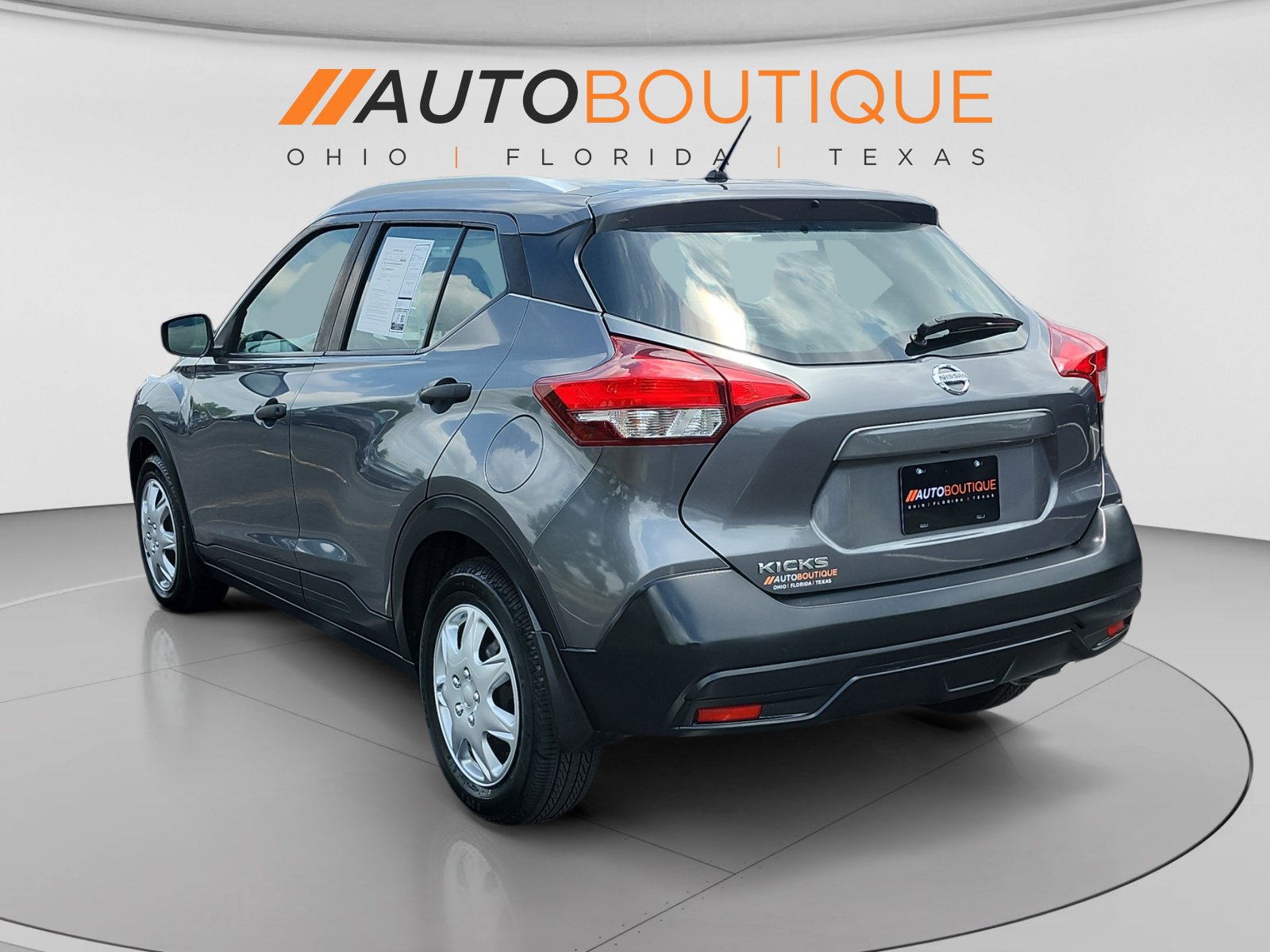 Used 2019 Nissan Kicks S FWD image 3