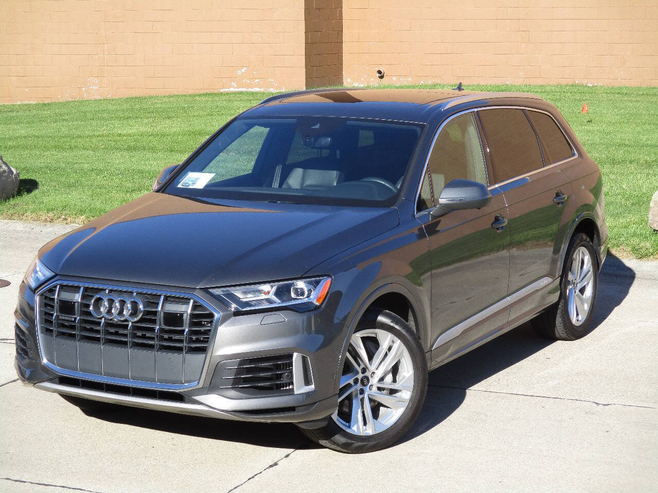 Used 2021 Audi Q7 3.0T Premium Plus w/ Executive Package AWD/4WD image 3