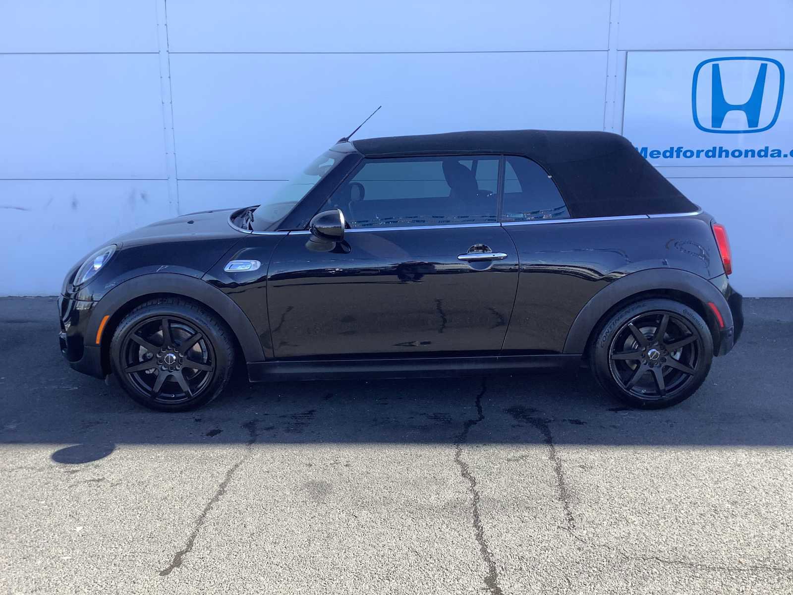 Used 2019 MINI Cooper S w/ Premium Package image 3