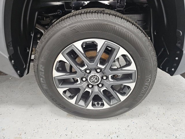 Used 2024 Toyota Tundra Limited AWD/4WD image 10