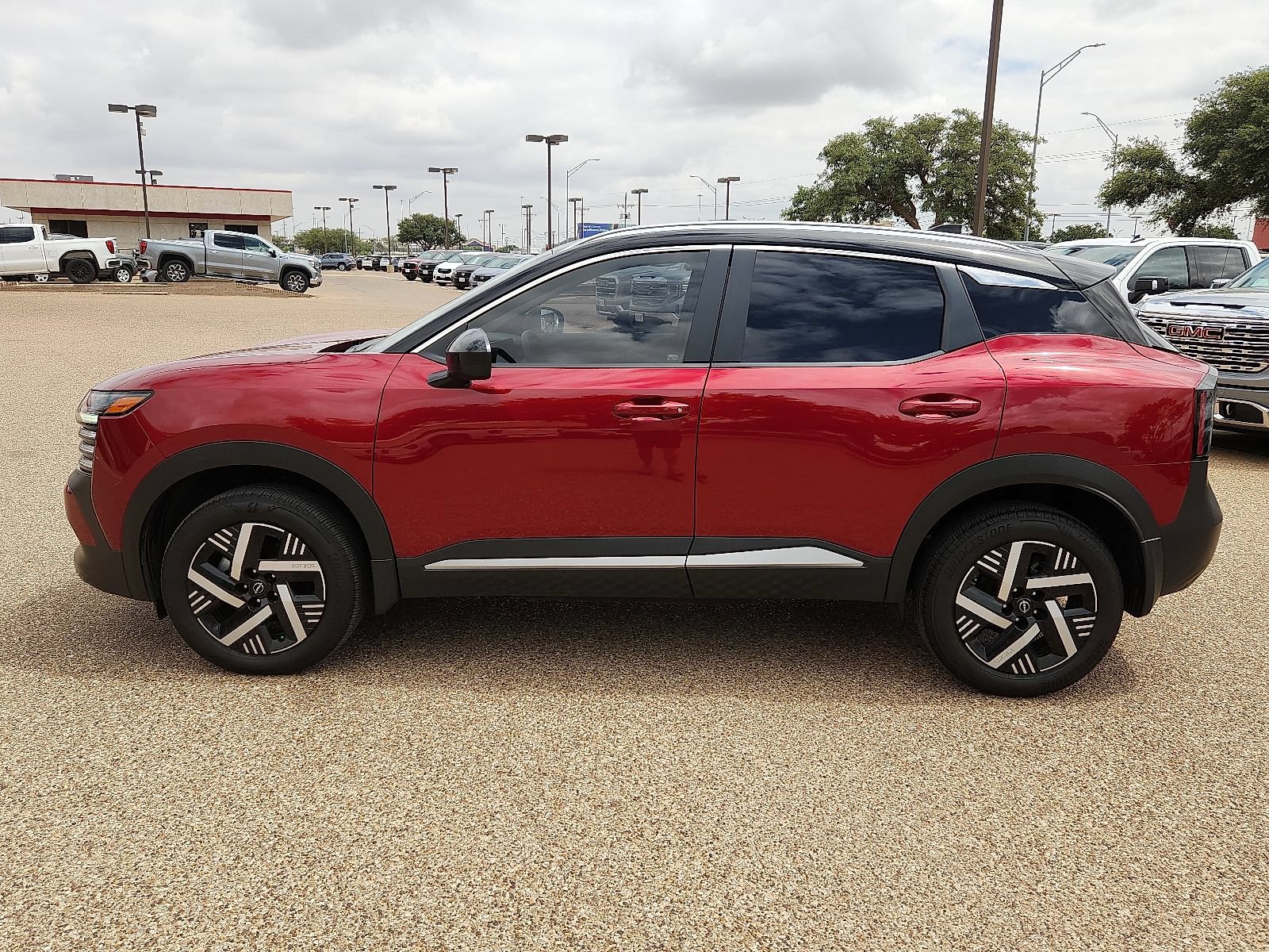 Used 2026 Nissan Kicks SV FWD image 2